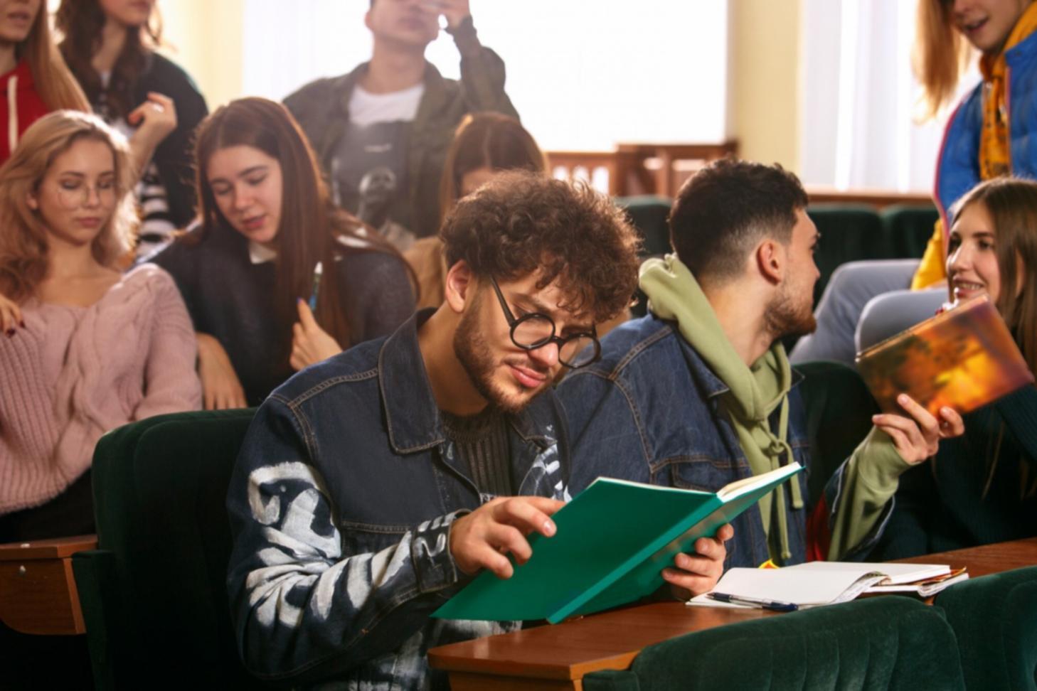 Collaborative learning environment with professionals working on competitive analysis projects